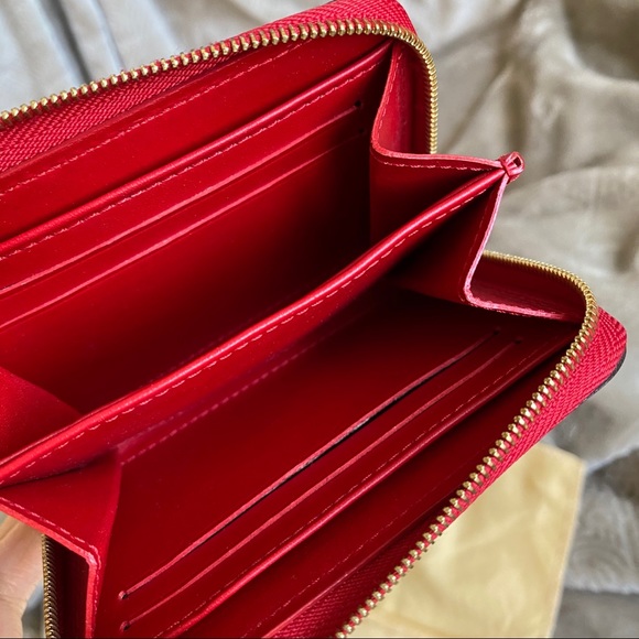 SOLD Louis Vuitton coin purse in vernis - Picture 12 of 13